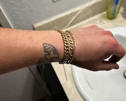 what wrist to wear bracelet